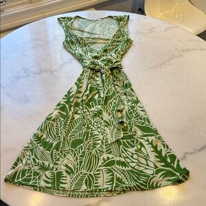 Laundry By Shelli Segal Green and White Leaf-Print Mini Dress